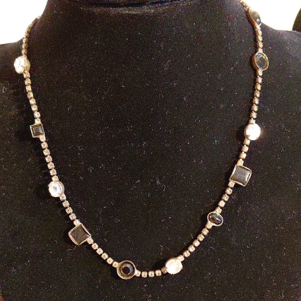 Sorrelli Rhinestone Necklace In EUC - Picture 4 of 14